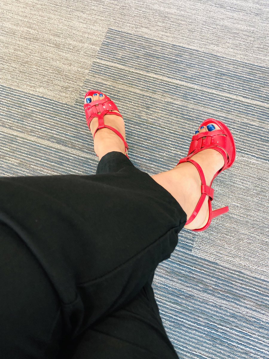 Erika1Romero's tweet photo. #StartYourImpossible because your career is like a journey, make it fun on this #redshoetuesday👠 #lifeatlexus #lifeattoyota #experienceamazing 👊🏼@RedShoeMovement #toyota @marieladabbah #Lexus #redshoemovement https://t.co/MrpLHzaDLk