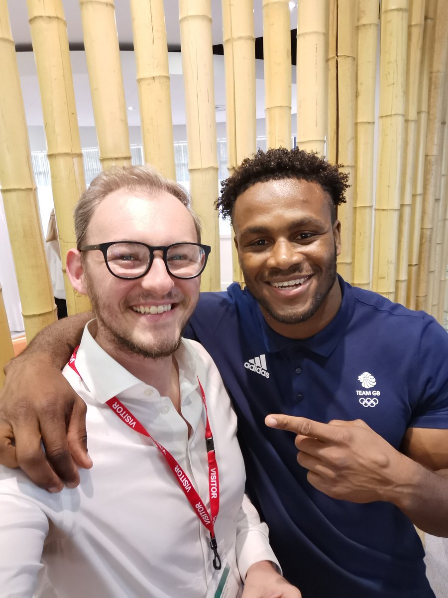 C4CHEV's tweet photo. It was a honour to be invited by @movemoresheff to present awards tonight at @BBraunUK’s HQ!
Staff members from various Sheffield companies were awarded in recognition for the amount of exercise undertaken in & around the working environment.
#MoveMoreMonth2019 #MoveMoreSheff https://t.co/uTHkjvwM4f