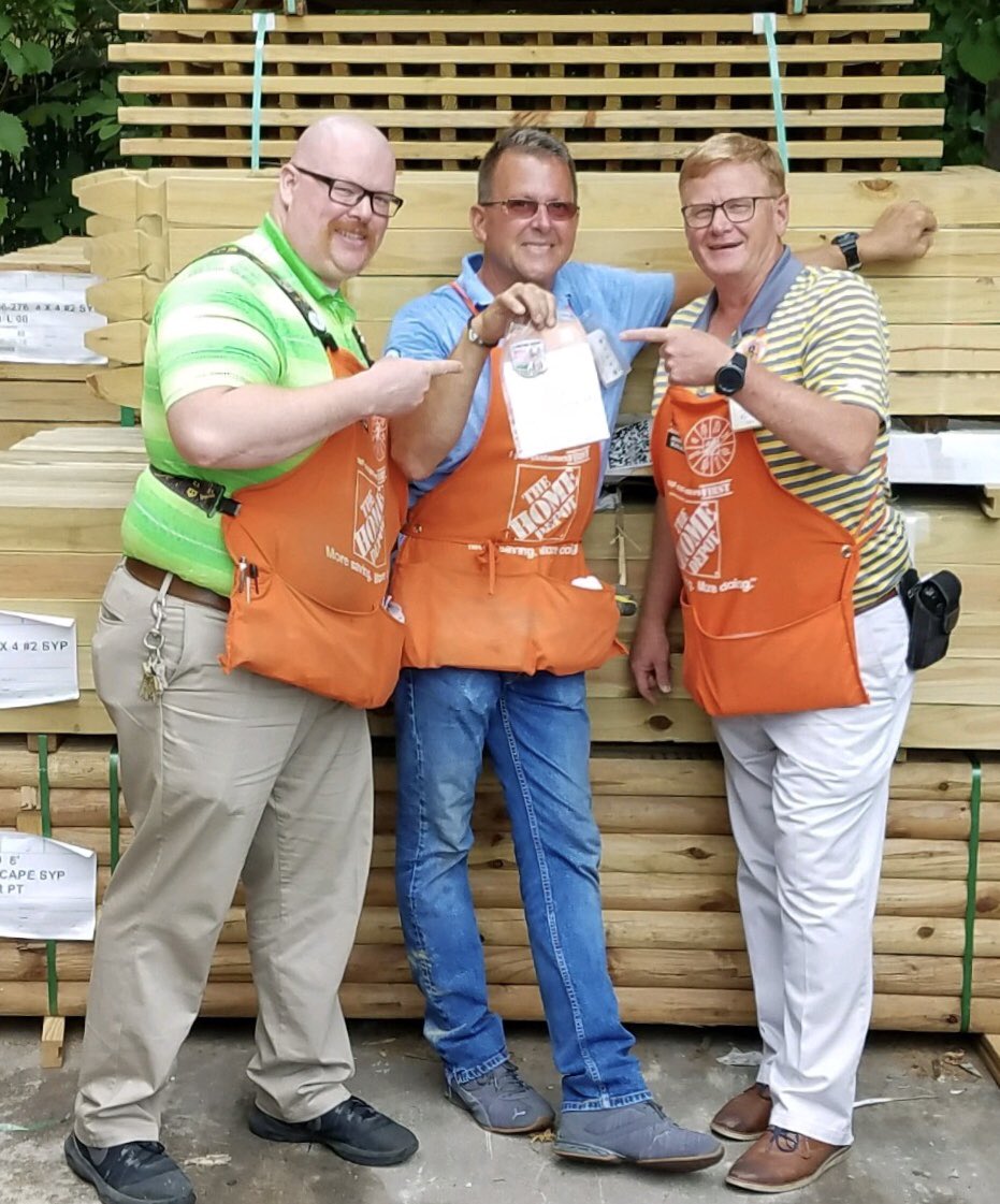 jane_pisani's tweet photo. #Mighty07 recognizing Jeff for making sure our deliveries run smoothly 24-7.  We’d be lost without you!  @JMeyerTHD @ShayThomasTHD @DianeRaymond26 https://t.co/thJXB4S6Ug