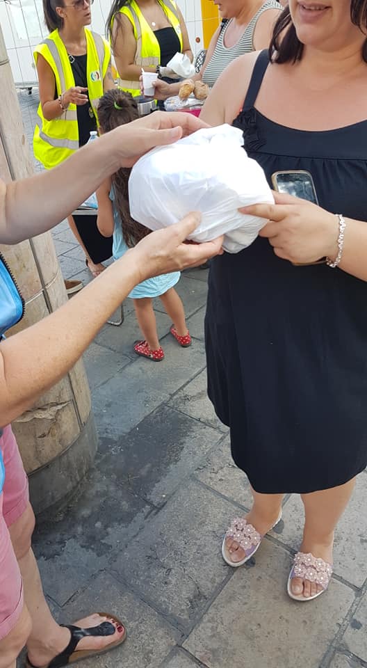 #Maraude,35 kits de produits d'hygiène distribués aux #femmes sans-abri. Merci à #Association <a href="/HumanitaireMtp/">HumanitaireMtp</a> pour cette maraude ensemble❤Nous avons besoin de vous et de vos dons pour continuer nos actions durant cette période de #chaleur sur : bit.ly/30gfDXD   #SDF