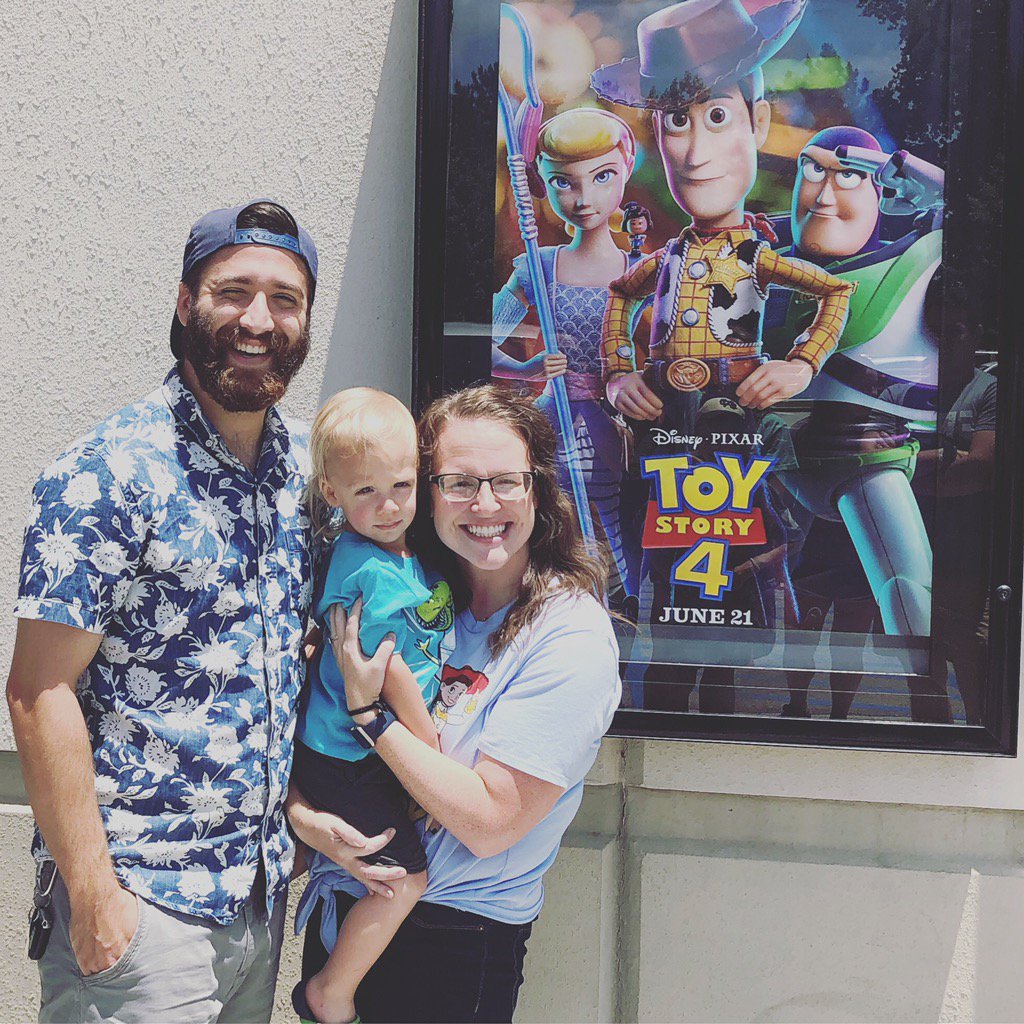tealPGE's tweet photo. #hfemiway #HFSummerSelfieChallenge
At the movies! https://t.co/n1rtM6Y4Aq