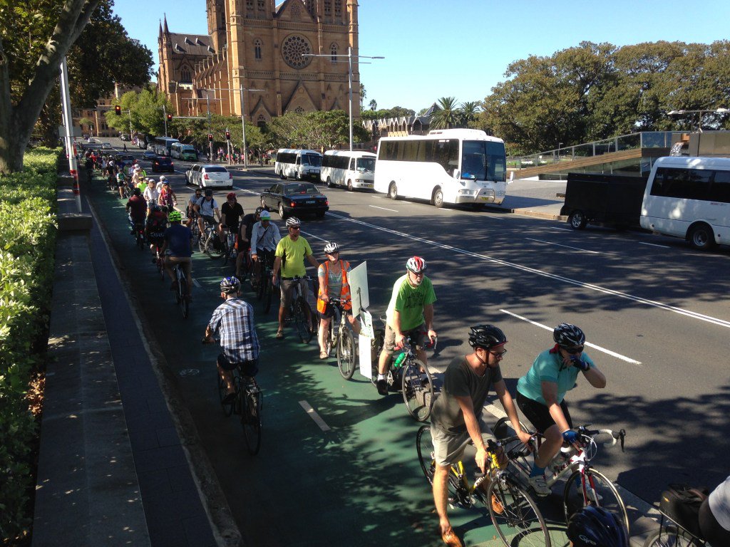 walksydney1's tweet photo. How cycleways benefit pedestrians https://t.co/xYerZVRZdS https://t.co/S3okquGGUq