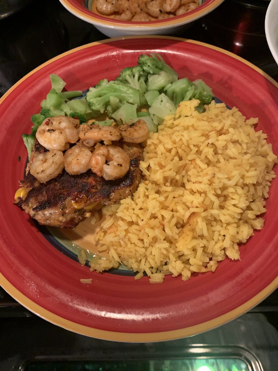 suggswriter's tweet photo. Salmon burger with sautéed shrimp, yellow rice and broccoli #dimner https://t.co/rPjvqGflda