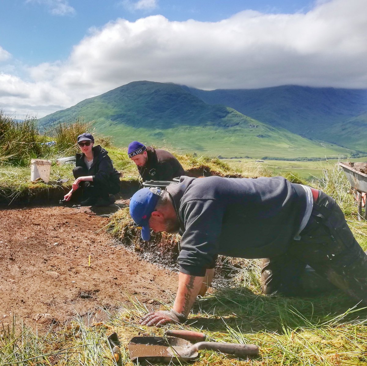 gmacg_1's tweet photo. Fine weather & some great discoveries of possible in-situ burning evidence lifted the mood today.
#ClanGregor #DalmallyHistoricalAssociation @ArchaeoClyde @Northlighter https://t.co/H2psfbgqE4