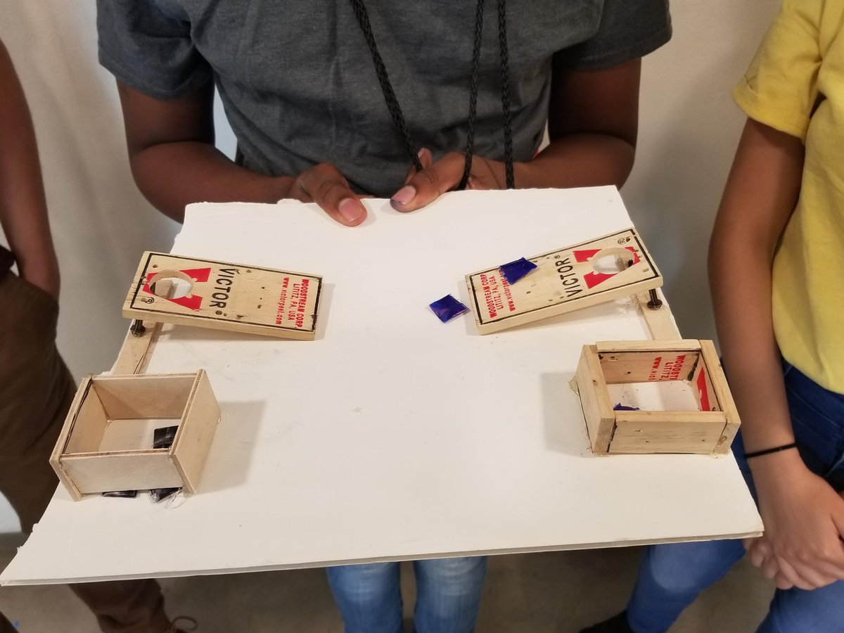 JulieMu81826295's tweet photo. Bags or pinball anyone? These future engineers are hard at work learning design process and putting their new shop skills to good use this week! Thanks Discovery Learning Center for hosting the Marquette Engineering Design Challenge Institute this week. #MUEngineering https://t.co/WFmO50vfCf