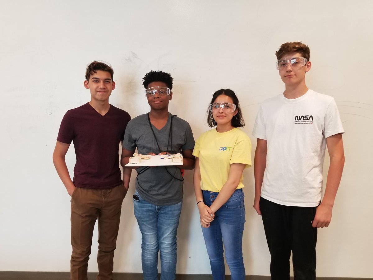 JulieMu81826295's tweet photo. Bags or pinball anyone? These future engineers are hard at work learning design process and putting their new shop skills to good use this week! Thanks Discovery Learning Center for hosting the Marquette Engineering Design Challenge Institute this week. #MUEngineering https://t.co/WFmO50vfCf