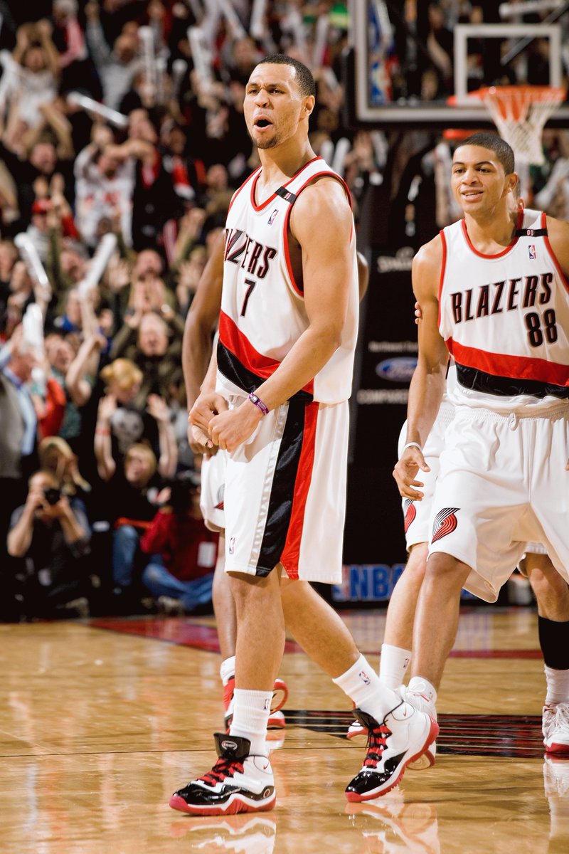 trailblazers's tweet photo. Legend.

Happy birthday, B-Roy! 🎉🎉 https://t.co/BRKOuIUl8i