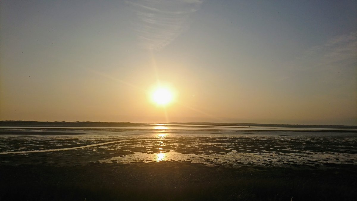 edwards_mercer's tweet photo. Lovely evening on the bike
#Caernarfon #foryd #cycling
@S4Ctywydd @DerekTheWeather @visit_snowdonia https://t.co/R0wcvSOi6D