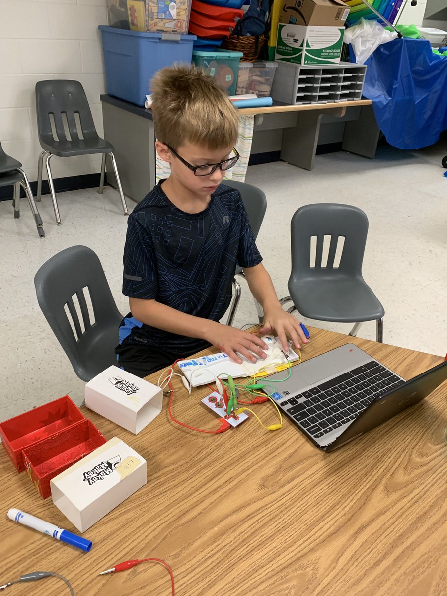 MsPeckham_LIB's tweet photo. Creating and testing interactive video game controllers with @makeymakey and @scratch So much creativity and thoughtful redesign! #STEMmerWeek https://t.co/XCfcZdyjxy