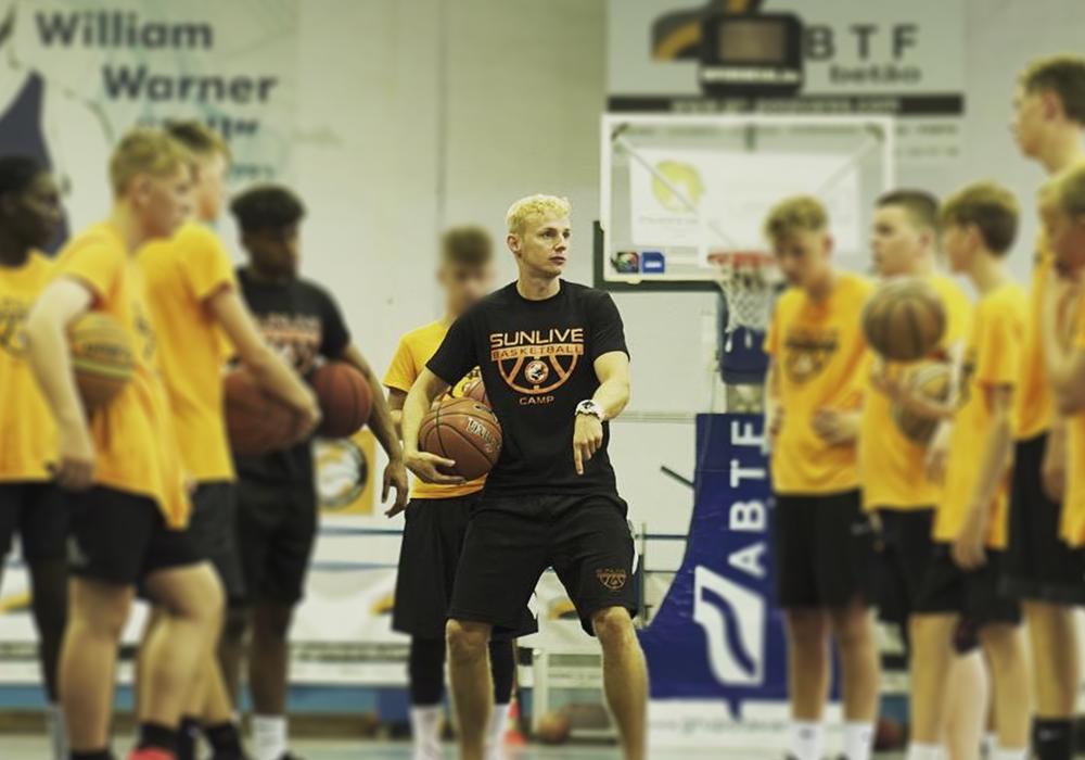 hemelstorm's tweet photo. Today we can officially announce  and welcome @Rikki_B5 as Head Coach of @hemelstorm 

Well know and much loved by fans, @michaeldarloww will be taking the Assistant Coach role this season!

Read all about our coaching staff this season:
https://t.co/GufVdK9STS https://t.co/BsFeyoPlta