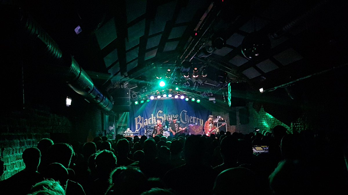 NicolasKorte's tweet photo. Heute Abend meine Lieblingsband #blackstonecherry in meiner Lieblingslocation #MatrixBochum
#DingediedireinArenskonzertnichtgebenkann #100minutenbewegendannklebstenichtfest https://t.co/zQhLMPmnFw