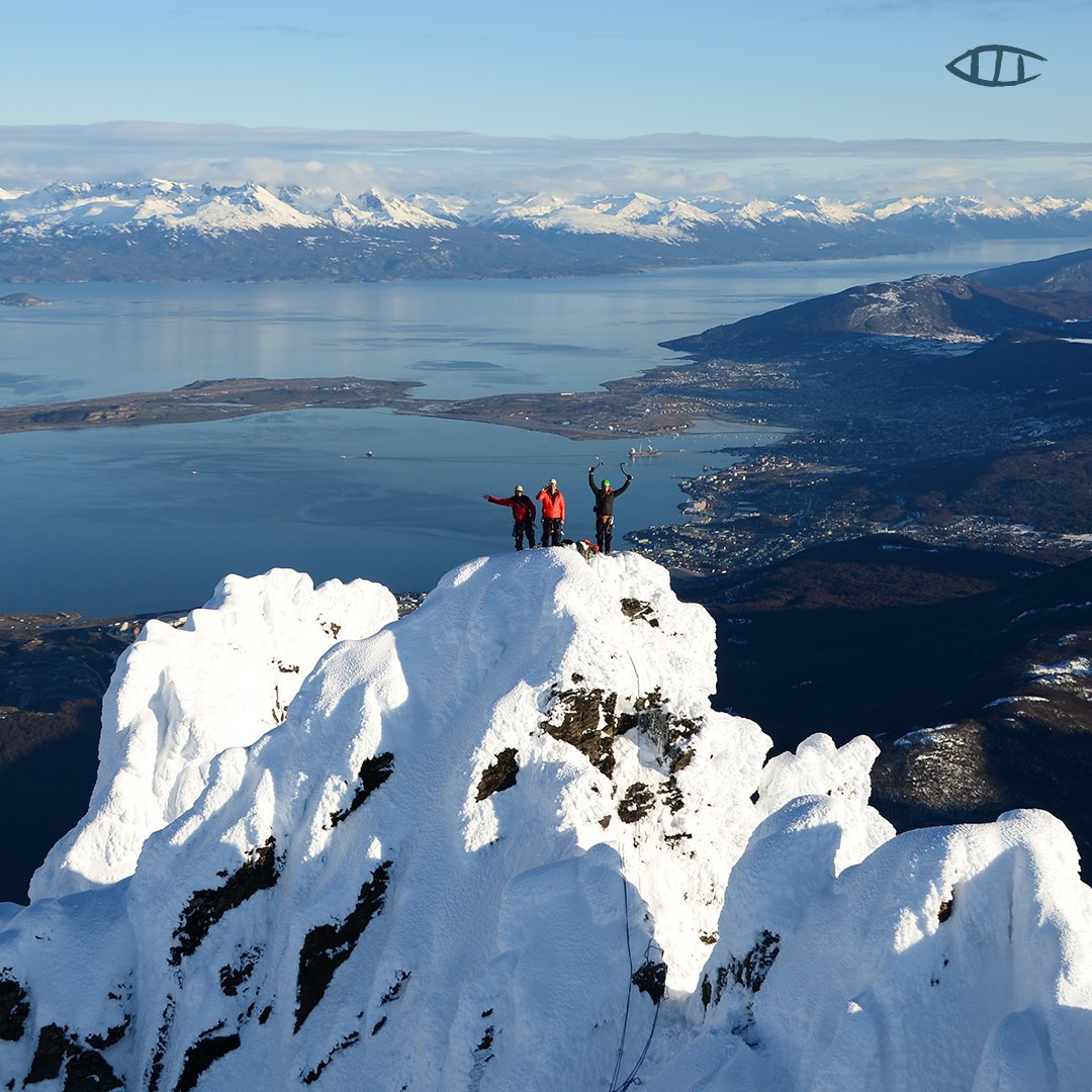 ⛰️ August Uribe y Sebastián Beltrame escalan hasta la cima del Monte Olivia
🚁 <a href="/Heliushuaia/">Heliushuaia</a>  pasa por ahí
📸 Foto perfecta

#VisitUshuaia #MásAlláDeTuImaginación