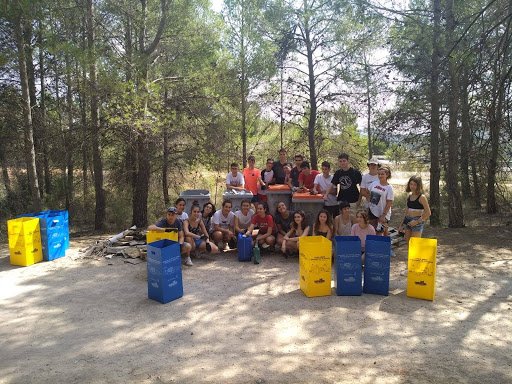 MurciaLimpia's tweet photo. ♻️Recogida en Cehegín♻️

-El grupo de voluntarios fue a limpiar un paraje de los alrededores del pueblo  de Cehegin💪💪

-Nos encontramos plásticos, papeles y muchas botellas de vidrios⚠️☢️

-Gracias a la colaboración de nuestros voluntarios, todo quedó mucho más limpio💯💯 https://t.co/tBqHIiCYX1