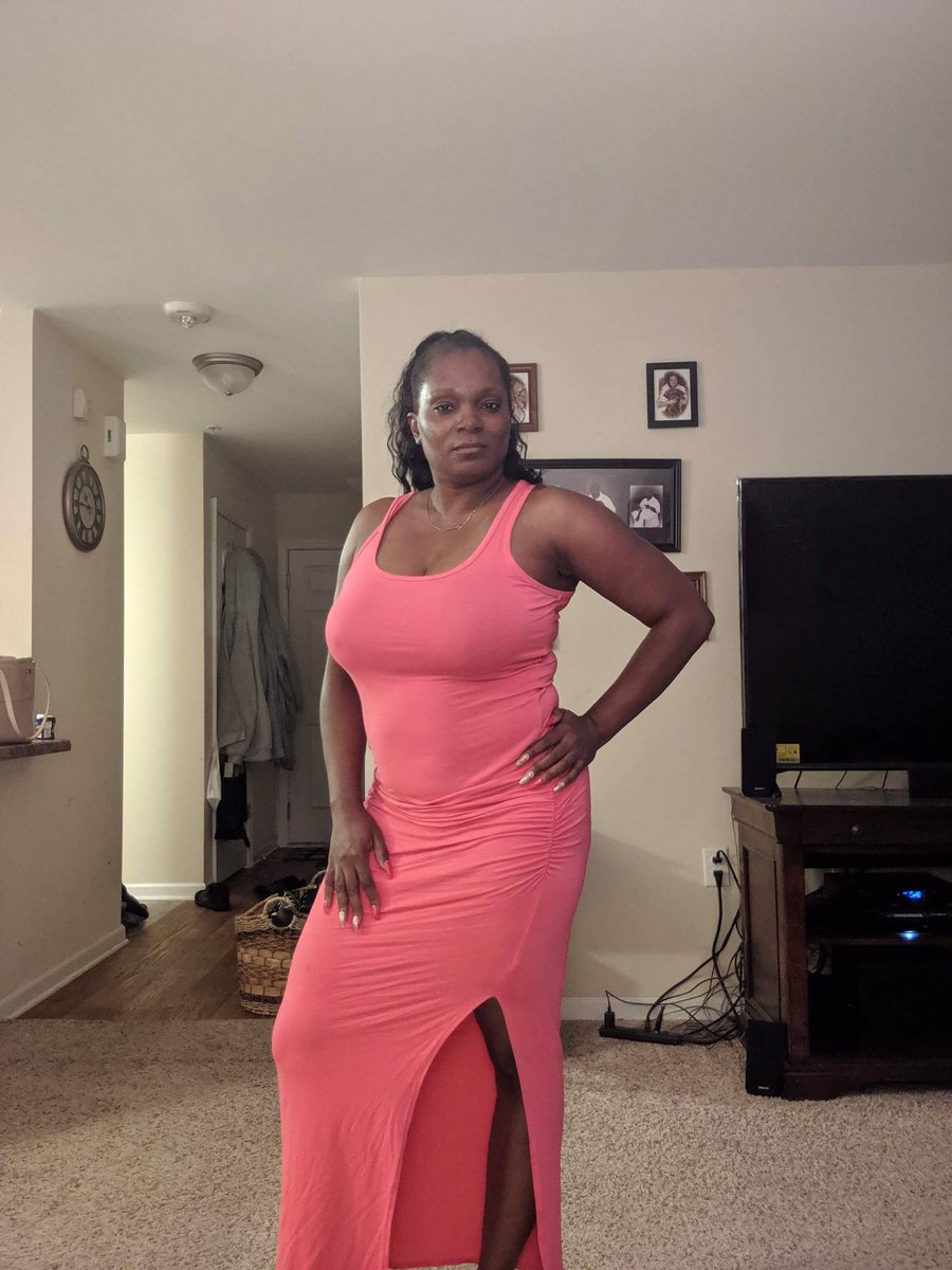 DyamondDyva03's tweet photo. Officially a size 10/medium!! 7 months ago I didn’t think I was going to make it this to this point!! This is only the beginning!!! #Goals #SlimDiva https://t.co/s7QQHP5Jjn
