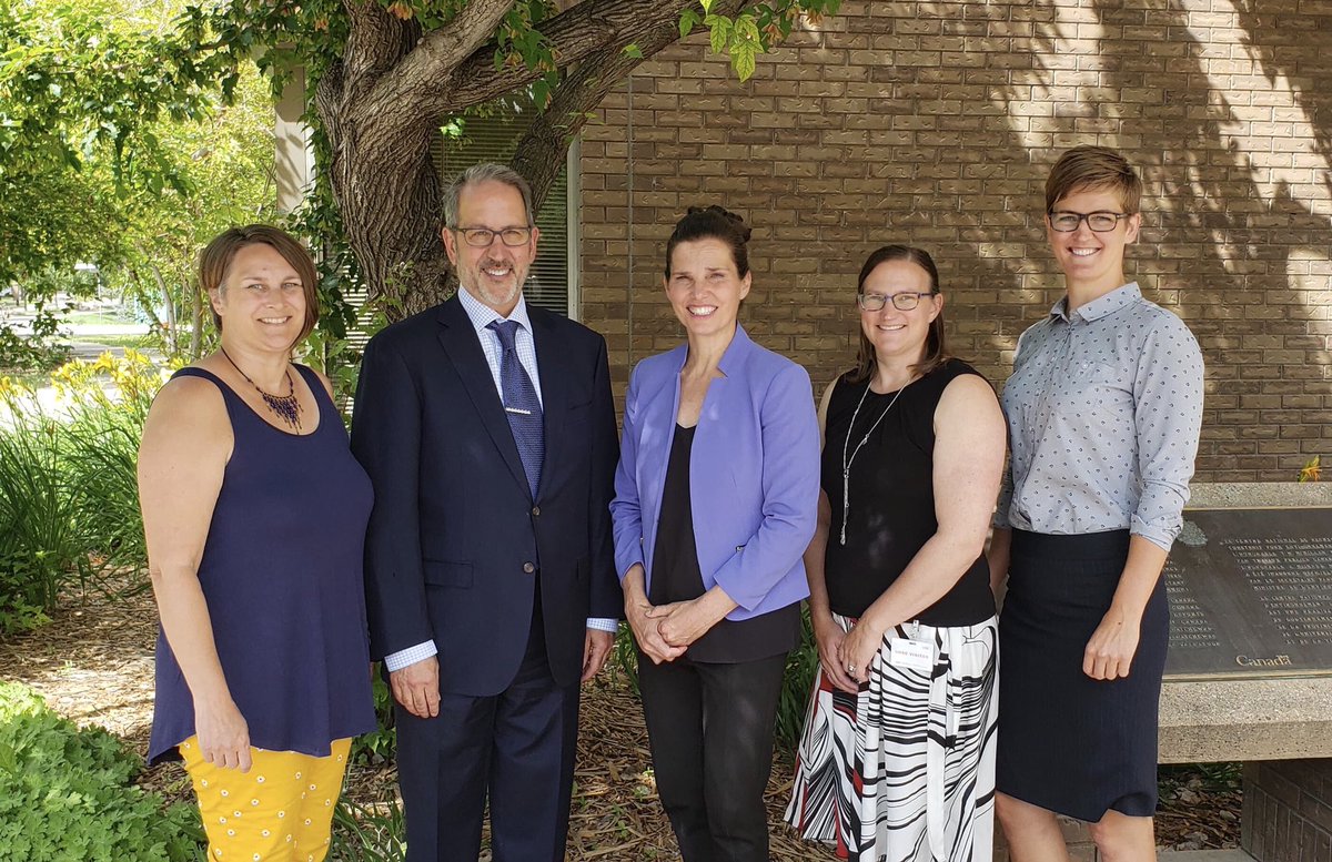 Heureuse de me joindre à @JayFamiglietti & @usask_water pour une excellente visite du Centre national de recherche en hydrologie (CNRH). Le CNRH produit des données scientifiques, des infos et des outils pour aider à soutenir les écosystèmes du Canada. #USaskWater #WomeninWater