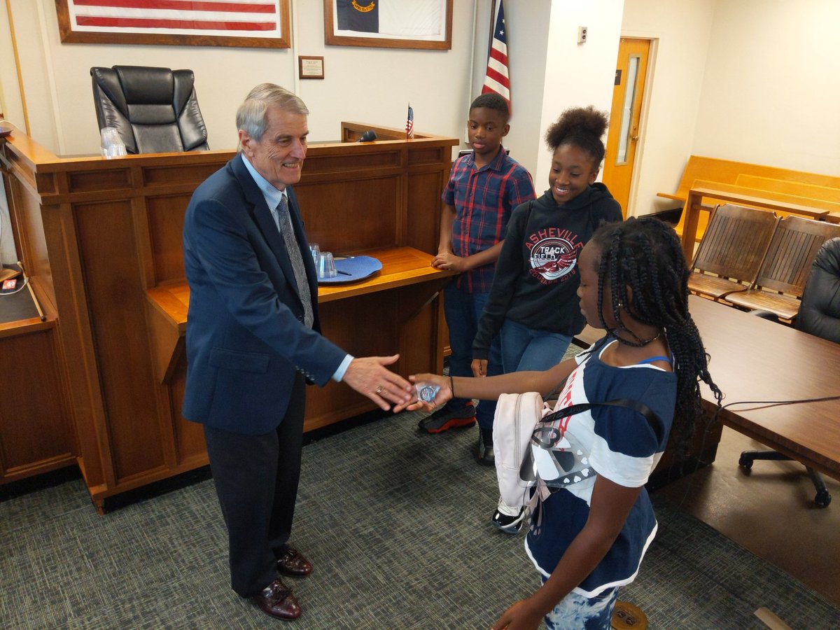 #MAGIC2019, #CougarprideAvl, Asheville middle school students had a wonderful time today at the Buncombe courthouse!