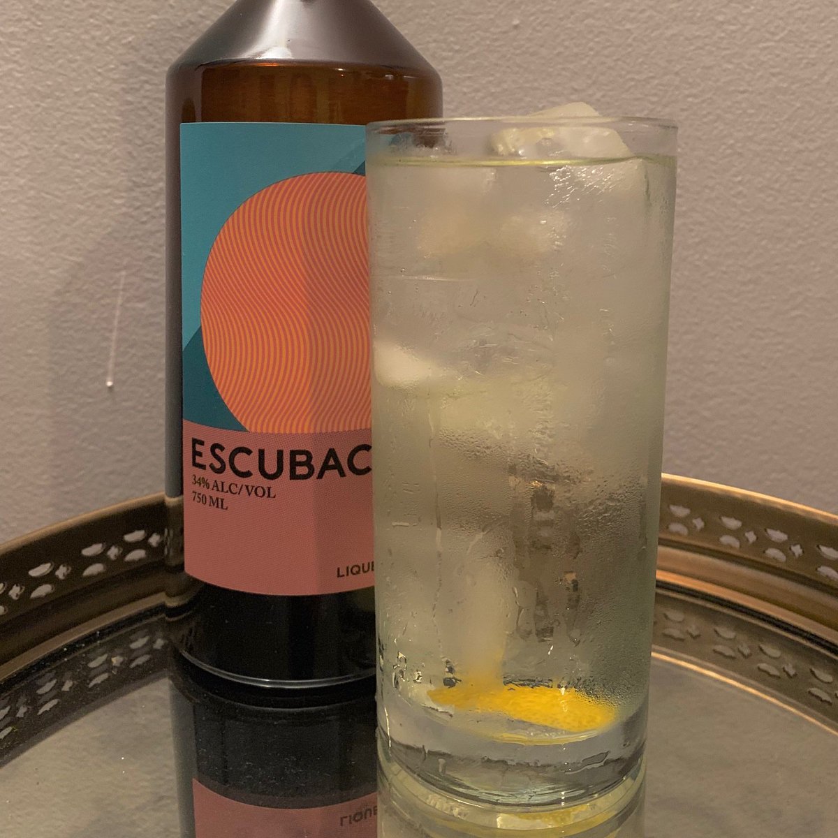 CocktailHrBlog's tweet photo. The Doctor's Dilemma:
1.5 oz. #Escubac
1.5oz. vodka
1 oz. blanc #vermouth 

The Doctor’s Dilemma is a variation of the White #Negroni variation made for classy #daydrinking in the heat.

https://t.co/5az9UuI74x

#cocktail #cocktails #mixology #lowabv #homebar https://t.co/sGS27MVRBL