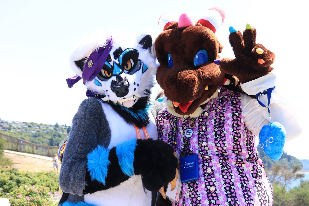 Creatures30's tweet photo. This photos are taken by me and some buddys/the blue gaterdog it me #rainBBQ @fletcher_v99 #furry #furryfandom #furries https://t.co/VXtPOehccA