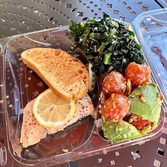 RealMomOfSFV's tweet photo. I love @LemonadeLA! โ> Citrus Poached Salmon | Kale Farro | Avocado Cherry Tomato #lemonadela #eatcolorfully #foodie #nomnom #eeeeeats #foodstagram #IGfoodie #instafood #notsponsored https://t.co/qOWI4aPEnM https://t.co/teyCCgfdDH