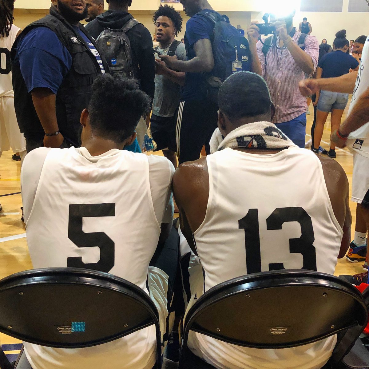 ModernSports_'s tweet image. These two know how to put on a show... @MiamiHEAT the future is BRIGHT! 🌟🌟 @MiamiProLeague @Bam1of1 @TheRea1DJones #PhotoOfTheNight #Miami #MiamiPro #MiamiProLeague #MiamiProBasketball #Basketball #BallIsLife #NBA #ThisIsMIAMIPRO