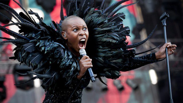 PlaybackFC's tweet photo. Skunk Anansie: confira novo vídeo @SkunkAnansie #skin #skunkanasie https://t.co/8lSAl8h2q1 https://t.co/2UGnMppjCi