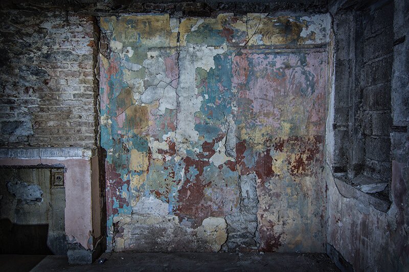 jnrbaker's tweet photo. The weather on day 2 was horrific, but thanks to my friend @maria_donoghue I got to meet up with Stephen Cunneen from @TreatyCityBrew to have a sneak look at their brewery, currently under construction - look at this incredible wall (1)
#nightwalklimerick #photography #Limerick https://t.co/Z1lE2AANRj