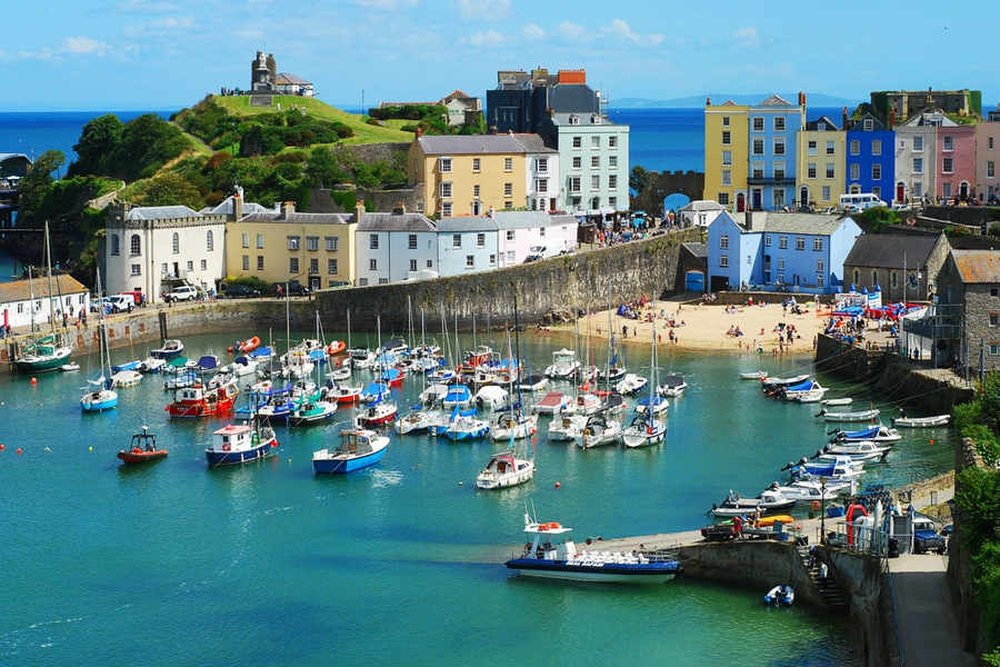 scbholidays's tweet photo. Tenby really is gorgeous, it has glorious beaches, stunning coastal walks, a vibrant town centre with medieval town walls, a castle, and even some islands to explore. 

Find your perfect holiday home here - https://t.co/57jPeTaGJ2

#tenby #pembrokeshire
#wales #uk #seaside https://t.co/qTs4MeBFaN