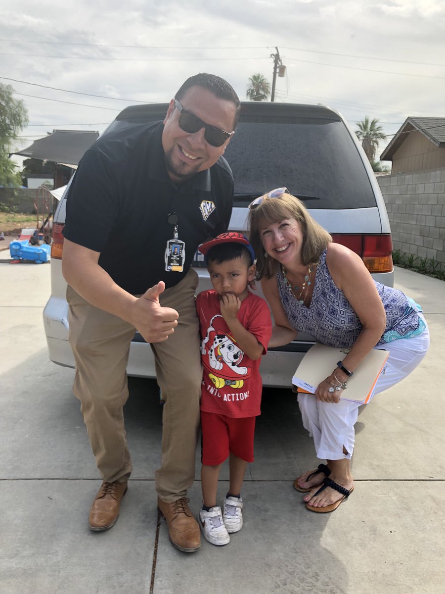 blessedbrina_ms's tweet photo. Today we visited Mrs. Keating’s and Mr. Gama’s Kinder scholars. We saw lots of smiles and happy faces, and along with this our buckets were filled. @HGA_EAGLES @CNUSD #HGADreamBig https://t.co/JgFxb9rrvd