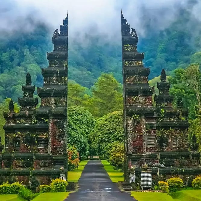 scbholidays's tweet photo. Bali is truly amazing, a lush, tropical paradise with exquisite beaches and a  seemingly endless supply of breathtaking scenery.

Find the perfect villa for your visit - https://t.co/xkODIqGgQu

#bali #indonesia #paradise #vacations #beach #ubud #tropics #temple https://t.co/XndTypo7oA