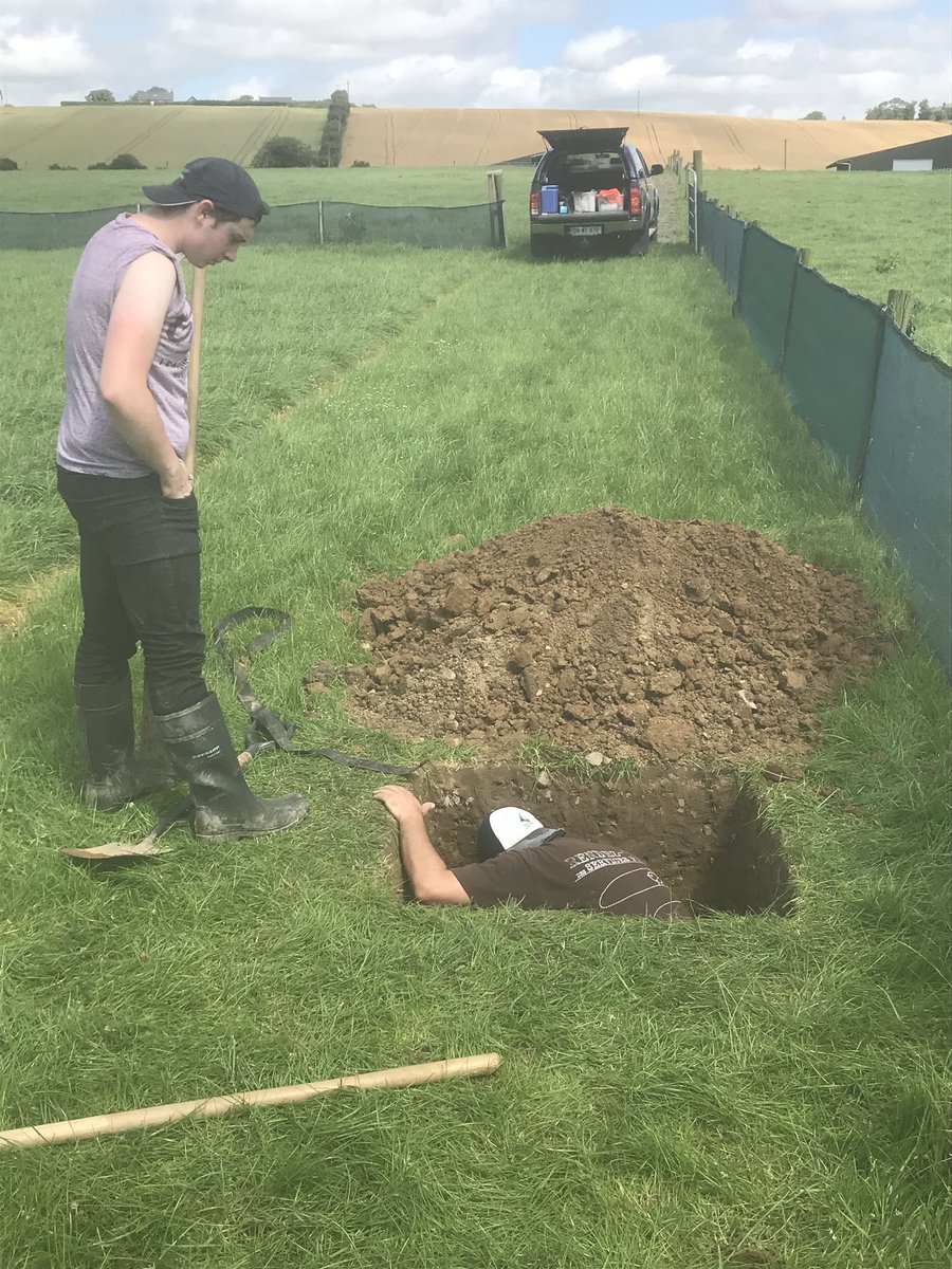 bioluisinho's tweet photo. In Dunleer today, digging up a relatively young &amp; drained #soil, puzzled by the changes in texture throughout the profile &amp; the plastic artifacts in the A horizon.
—> We named it as “Anthropic Brown-Earth” (likely to be a #Cambisol in @2015Wrb).

Nice final treat to enjoy the☀️! https://t.co/EZ2Yl6DPfj