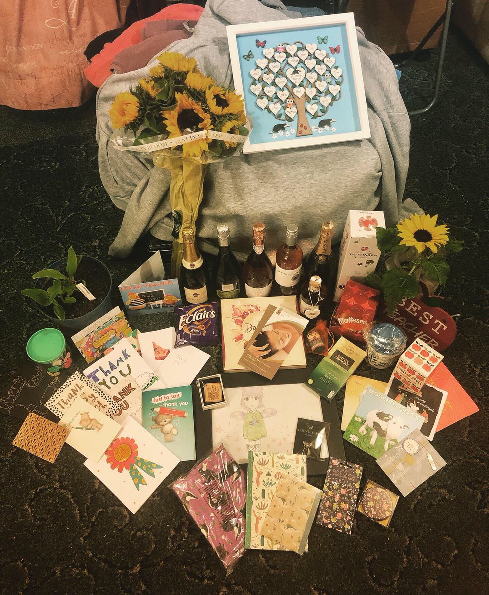 EmilyStocker15's tweet photo. Well and truly spoilt 💕 #spoilt #teacher #endoftheyear #year6 #goodbye https://t.co/PqekdqExkc