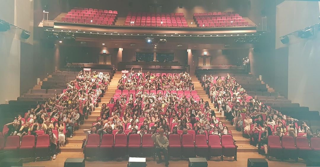 WWEXOL's tweet photo. [OFFICIAL] baekhyunee_exo Instagram Update - #BAEKHYUN 

사..사진이..아무도안보여...나도안보여...하지만 즐거운 시간!^^ #.citylights

🔗https://t.co/CHc0sAltBF

#MGMAVOTE #EXO @weareoneEXO https://t.co/ILRp9GiFi9