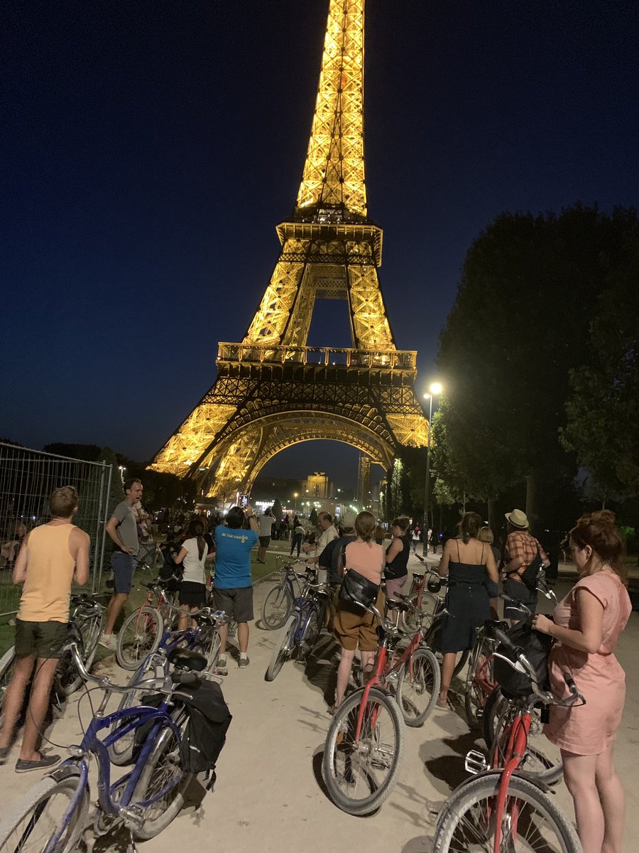 Such a fun evening bike tour 🚴🚴🚴with the writers from Writing Workshops Paris!! #LiteraryParis