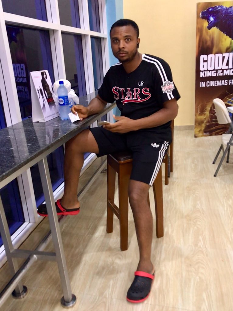 LA_Ajaala's tweet photo. A friend once told me โL.A you too dey play that na why we ladies no dey take you seriousโ & boom I realized that being myself also has disadvantage, the only advantage is that am paying for 1 ๐ฅ ticket,1 drink & 1 ๐ฟ guguru ๐
#LightSkinKing
#LionKing
#LAKing https://t.co/JujeA7smaU