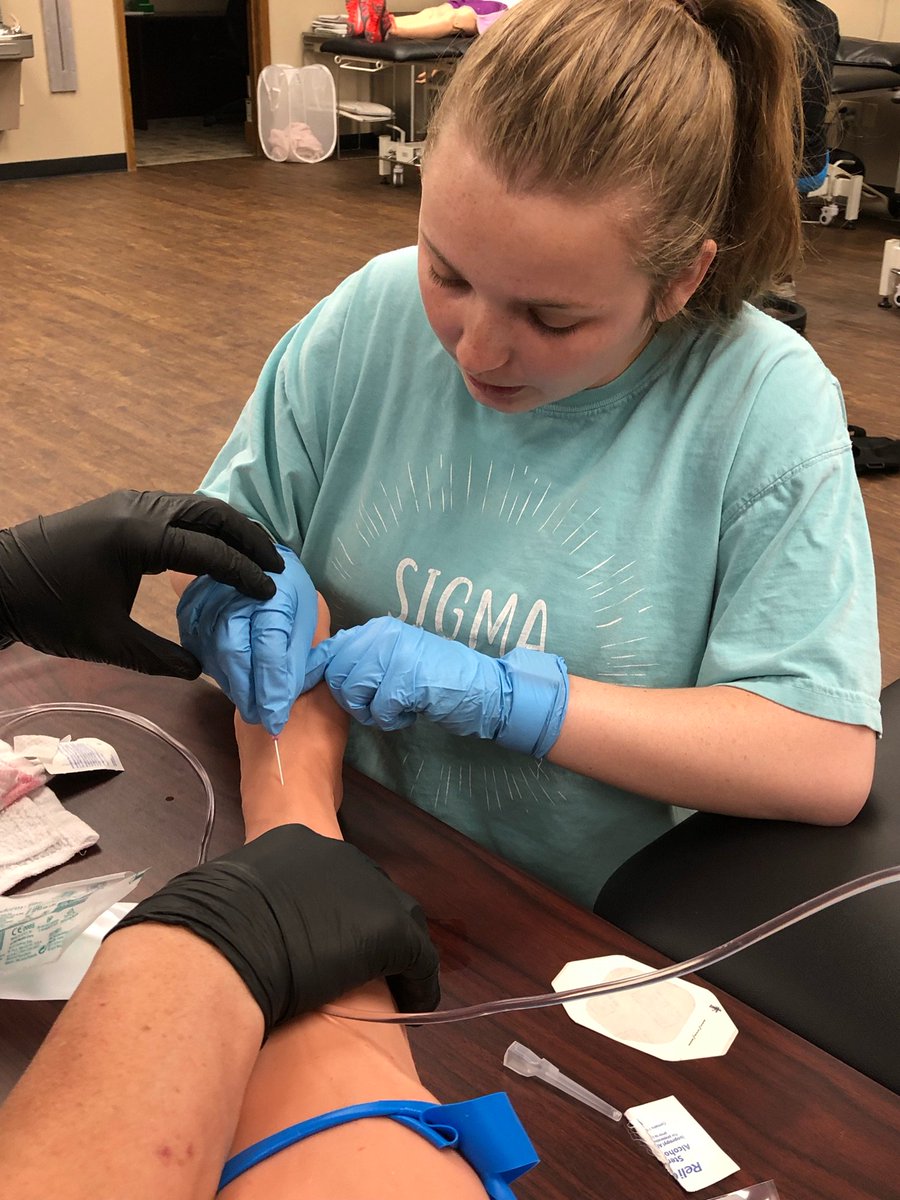 HSUATed's tweet photo. @HSUATed students learning IVs. 👏👏 https://t.co/FLqOY3oMmF