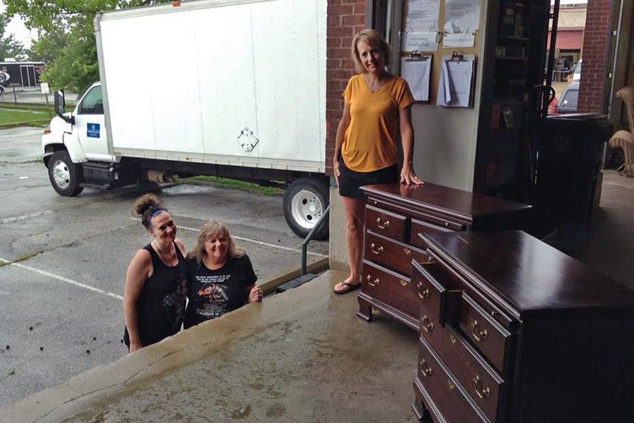 1stStepBackHome's tweet image. Supplying furniture for newly created bedrooms at Promises of Hope Ranch (Mission Gate Ministry) with beds, dressers and end tables from @TheSharingShed. Today we got a truck to move things to them. Can't wait to see the new rooms all set up! #networking #service