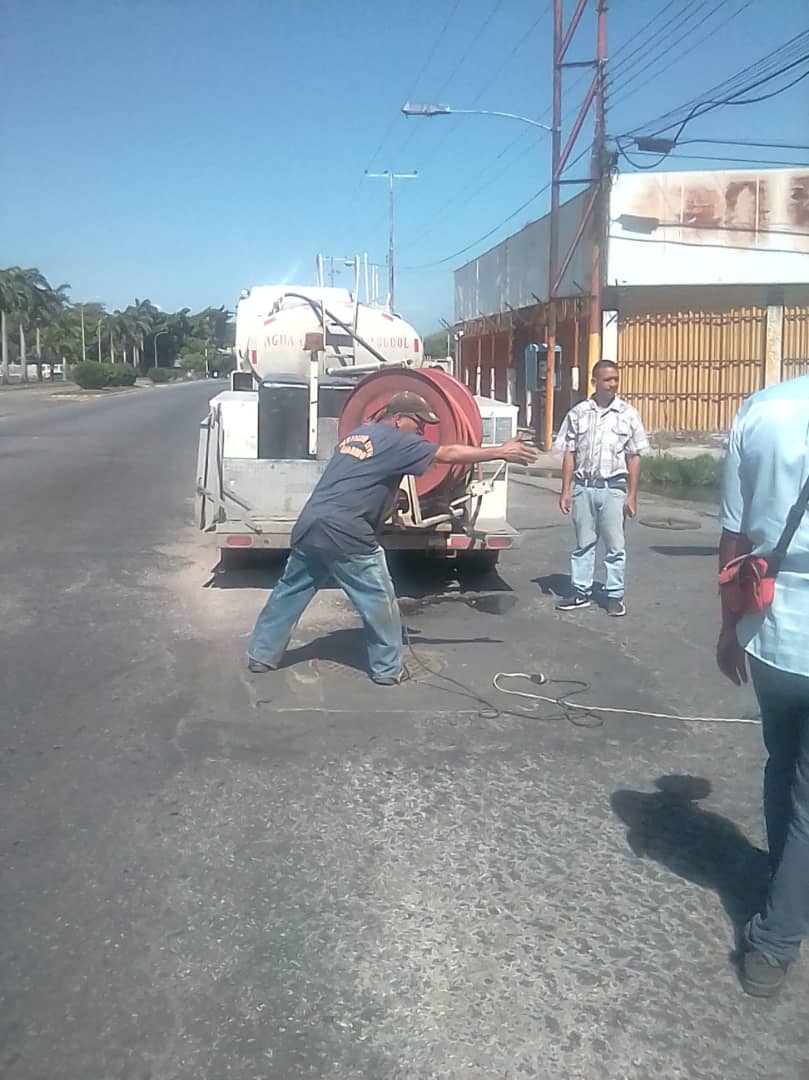 Hidrocentro2011's tweet photo. #23Jul| Estuvimos en el municipio Diego Ibarra donde se realizó mantenimiento en los sistemas de recolección Carretera Nacional Mariara-San Joaquín, frente a lámparas Mariara. Se realizó limpieza de dos tramos de colector. #Carabobo #MinAguas #MPPAA https://t.co/FHK87m6rNM