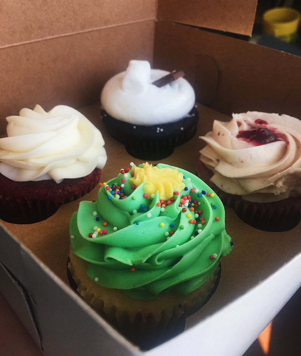I tried cupcakes from <a href="/muddysbakeshop/">Muddy's Bake Shop</a> for the first time today and.. YUM! Best part was they were celebrating #ChristmasInJuly🎄 so they were all Christmas themed
