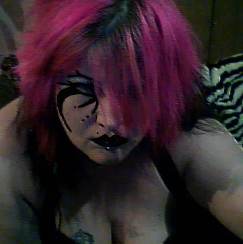 DragonPink33's tweet photo. Old photo posted in tribute to Mother Blaspheme @VoxFinato from the #dnd5e stream last night @ChromatiChimera You rocked it! #Metal #gothic #makeupartist #deadlywomen #CriticalRole #Cosplay #tabletopgames #DavidBowieonaUnicorn https://t.co/hZsV9toobk
