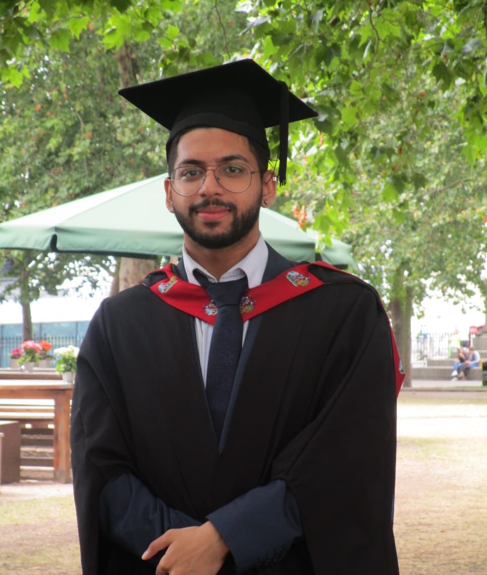 Swaziii8's tweet photo. Thanks guys it was fun @UoGLaw @UniofGreenwich #GreGrads https://t.co/KPNl2d4D4E