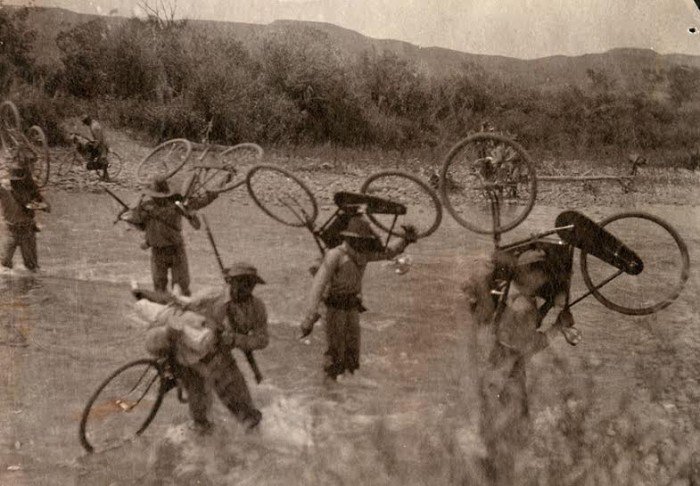 boldamericanpod's tweet photo. OTD in #ZBHistory:  In 1896 the 25th Infantry Bicycle Corps arrives in St. Louis MO after a 40 day ride from Missoula, MT. The 25th was comprised of all black soldiers &amp; led by white Lt James Moss. 

This is a really cool piece of history, read more here > https://t.co/OP7N0nigaj https://t.co/dyy2PwUr1j