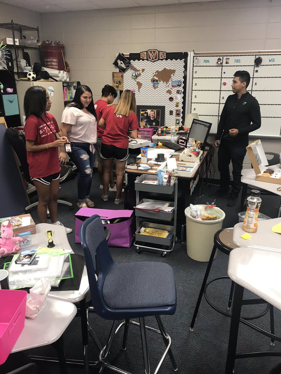 CaneyCreekStuCo's tweet photo. Escape Room in progress! StuCo Camp day 1! @CaneyCreekHS #breakoutedu #studentcouncil #tascstuco #tascdist7 #natstuco #thefutureisnow https://t.co/n7yNTroXaW
