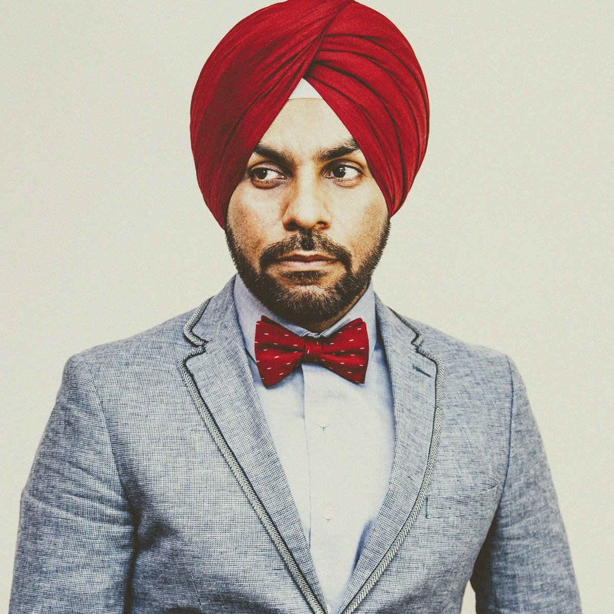 DeepMatta's tweet photo. Easy bro! 😜 Akhh de ishaare naal patt ni 😎 .
.
#instastyle #singh #singhstyle #sardar #singhstreetstyle #instamodels #sikhstyle #sikhmodels #nycmodels #redpagg #suitstyle https://t.co/Ho9urgyNVe
