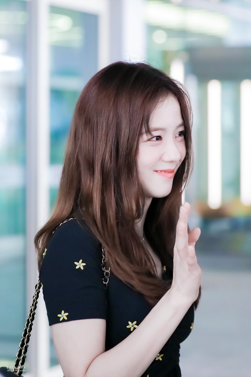 Fairy_tale0103's tweet photo. 190723 ICN #블랙핑크 #지수 #BLACKPINK #JISOO
#MTVHottest BLACKPINK @ygofficialblink https://t.co/3QhcHbr06k