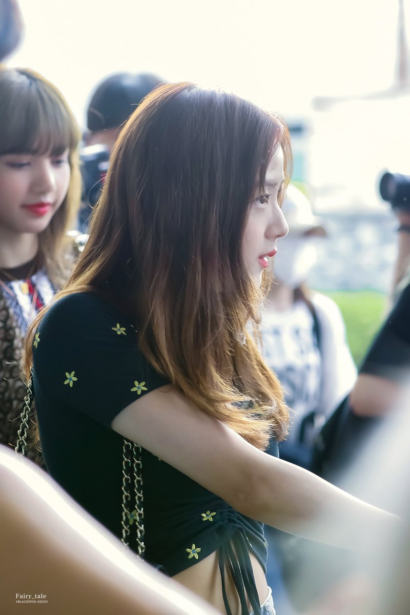 Fairy_tale0103's tweet photo. 190723 ICN #블랙핑크 #지수 #BLACKPINK #JISOO
#MTVHottest BLACKPINK @ygofficialblink https://t.co/3QhcHbr06k