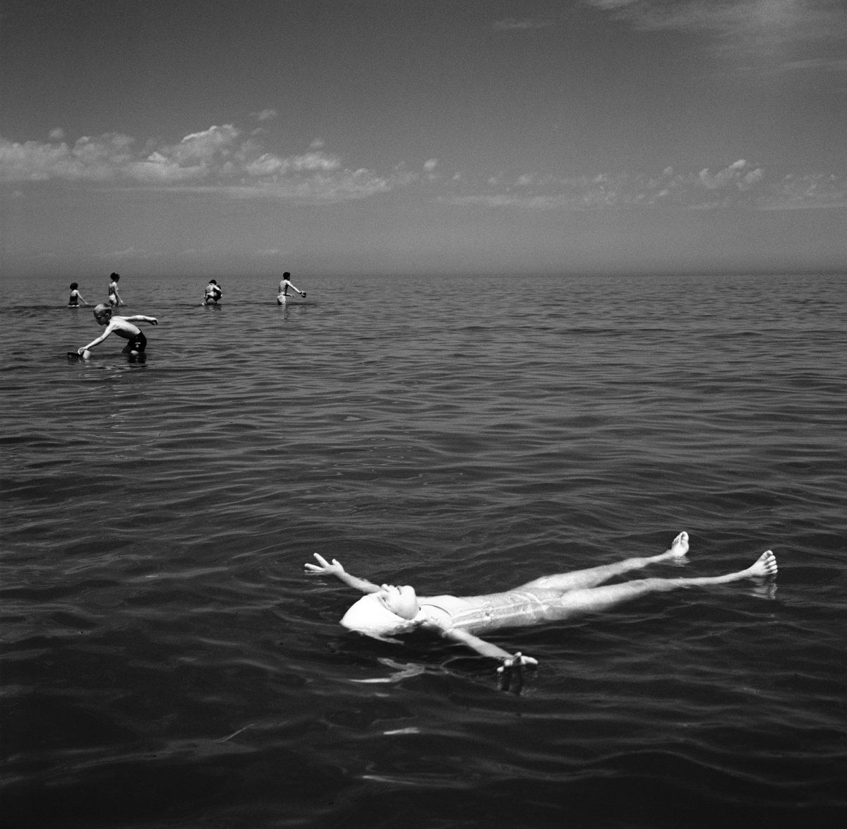 "Summer’s lease hath all too short a date."

William Shakespeare

#Photography by Vivian Maier.