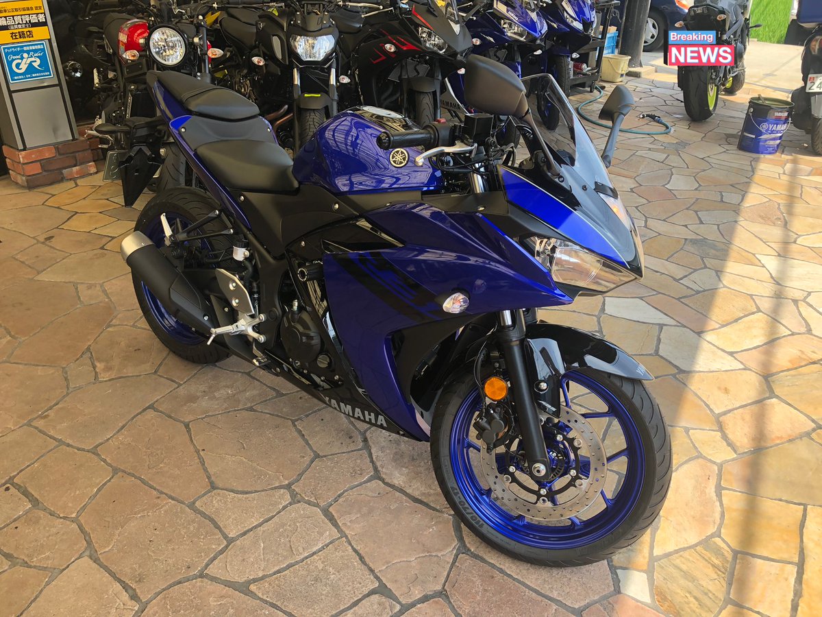 24_n0r1's tweet photo. 本日でYZF-R3を納車してちょうど1年が経ちました😳

バイク欲しくて、4年試行錯誤して、去年突発的に買いに行った相棒ですがほんま買って良かった😆✨

夏はいい思い出作るぜっ✌️

(どこかで撮りたかったけど、職場の交差点ど真ん中で撮りました(笑))

#Yzfr3 
#YAMAHAが美しい https://t.co/RmpMcLRkgX