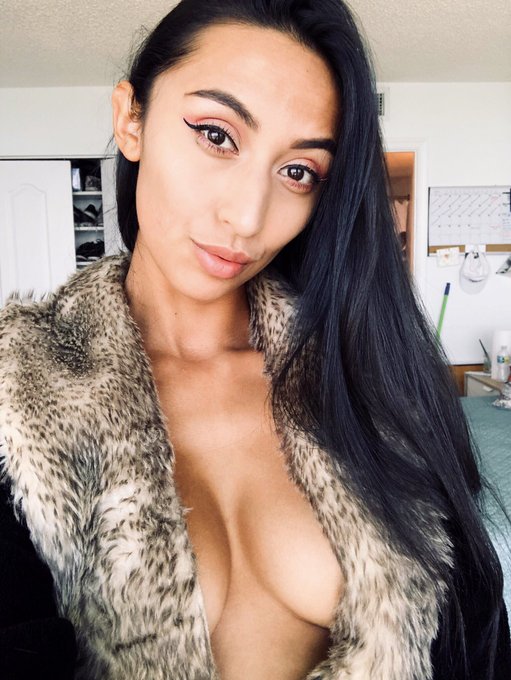 Who is ready to play tonight 💦 I&rsquo;ll be online by 830 EST @chaturbate #chaturbate 💕 https://t.co/mwgq<a href="/tag/chaturbate"class="tags"><span>#chaturbate</span></a>