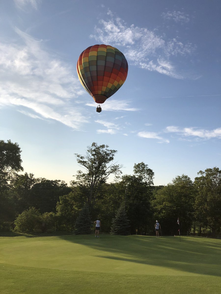 CazGolfClub's tweet photo. An unexpected visitor on Ladies Night! 📸 : @hagankaty https://t.co/SW9kE4pWY1