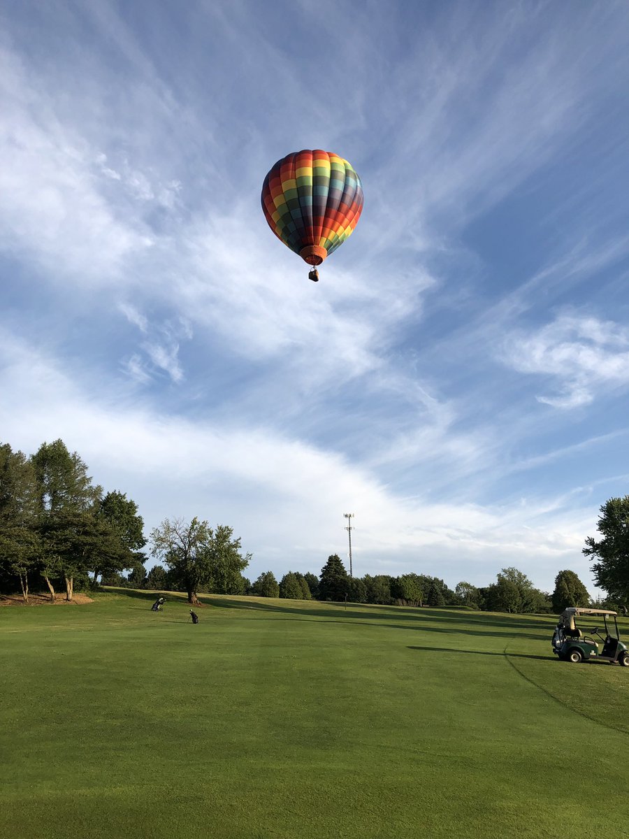 CazGolfClub's tweet photo. An unexpected visitor on Ladies Night! 📸 : @hagankaty https://t.co/SW9kE4pWY1